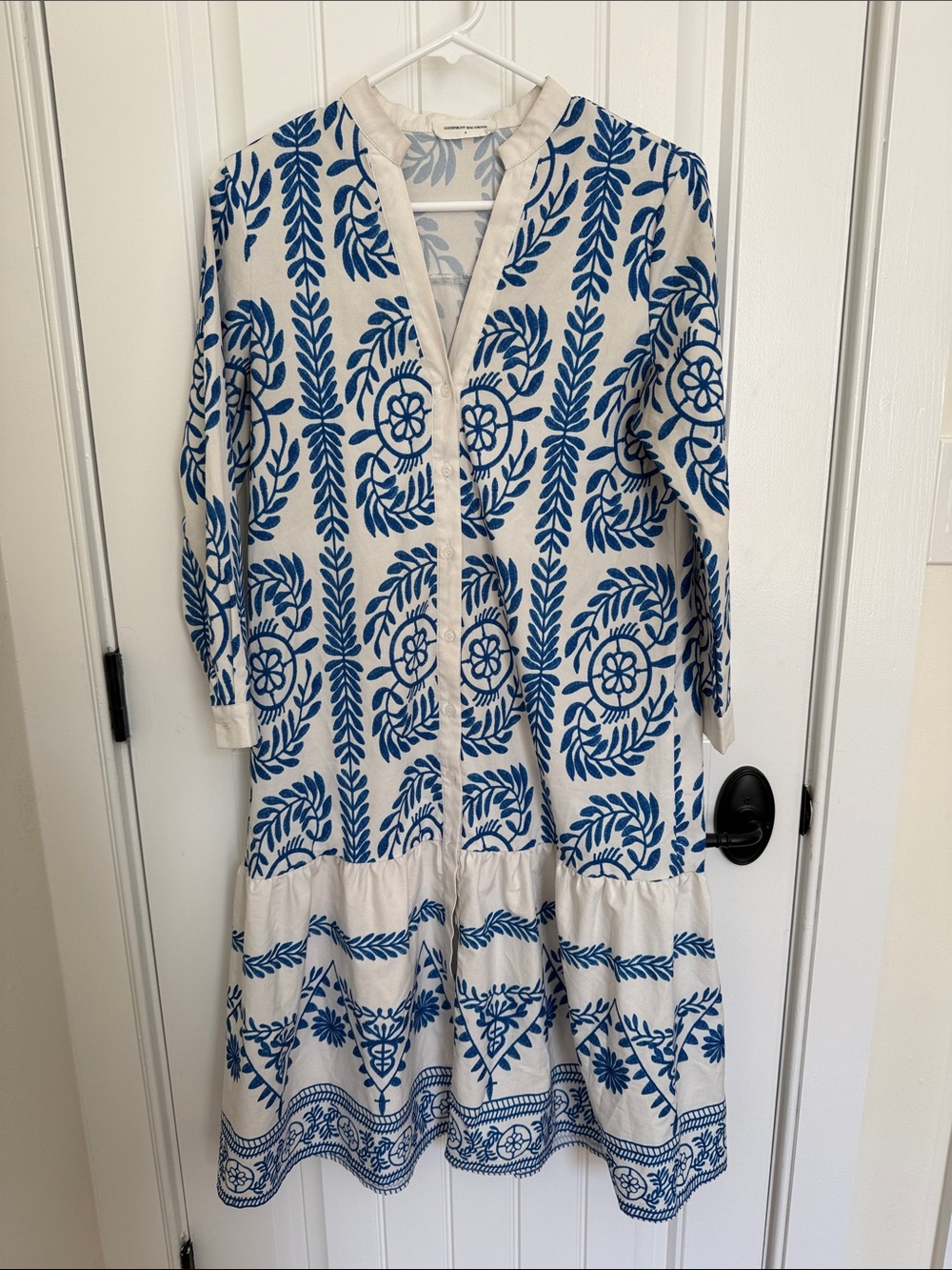 Goodnight Macaroon Blue & Cream Floral-Print Long Sleeve Button Dress